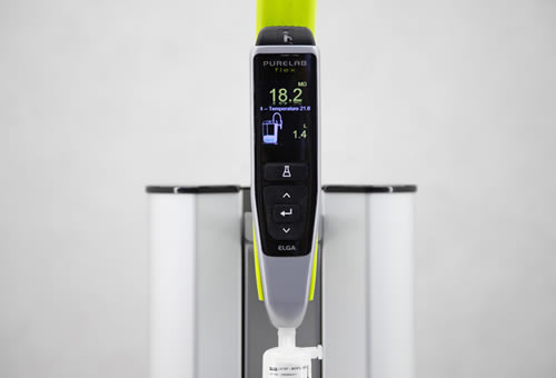   flex 3分析检测型纯水机 灵活的取水手柄 满足实验室的不同需求 第1张