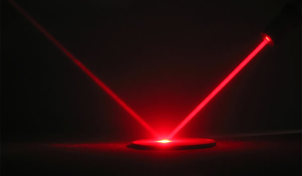 动手动脑改进光的反射实验 让光走的路径更清晰 直观 第2张